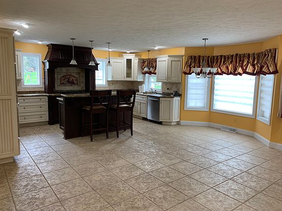 2nd image of 9232 Shelley Dr