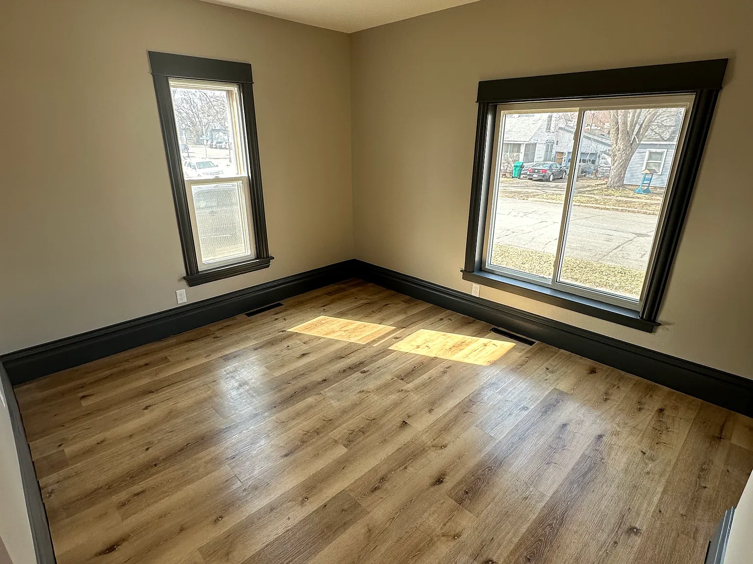 3 bed, 1223 sqft, $1,900 — Photo 4