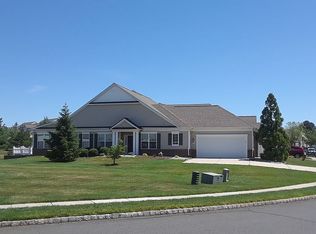 208 Sparrow Dr, Hamilton, NJ 08690