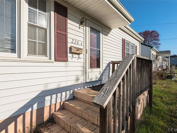 3rd image of 226 N Kalmia Ave