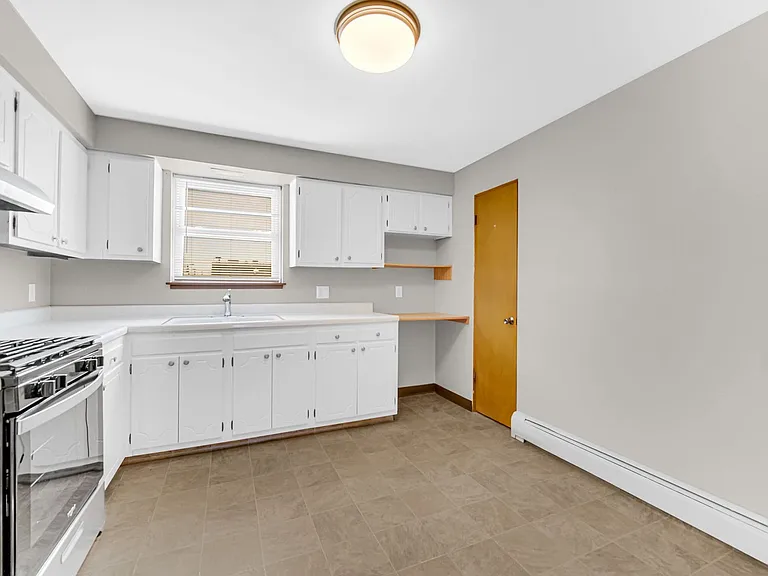 1317 Calumet Ave — Photo 8