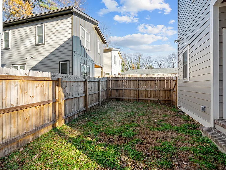 313 Price Ave — Photo 5