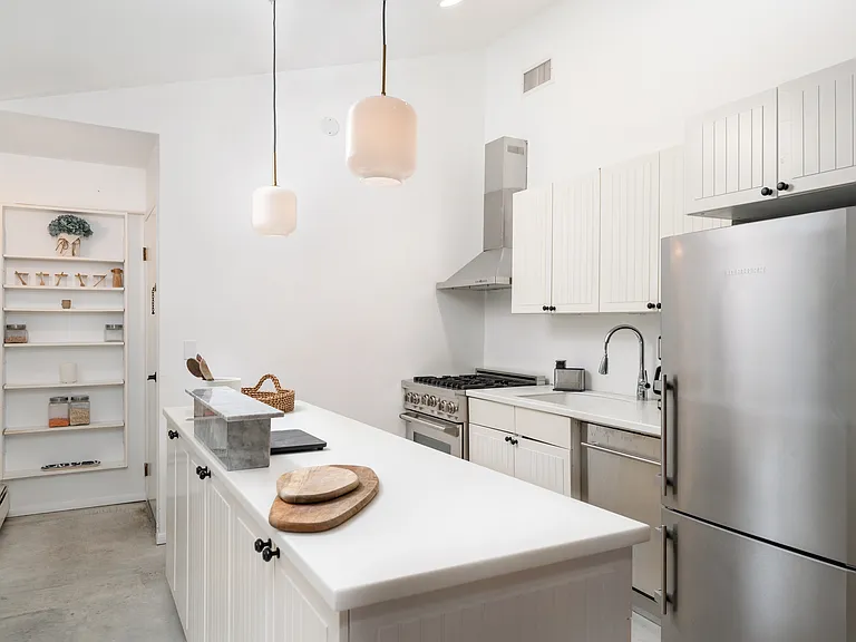 20 Lotus Ave — Photo 9