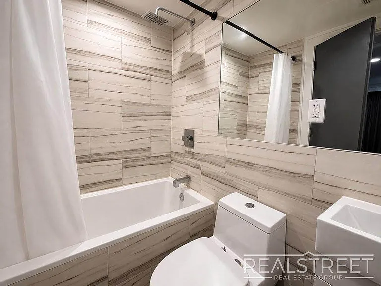 138 Cornelia St #1 — Photo 8