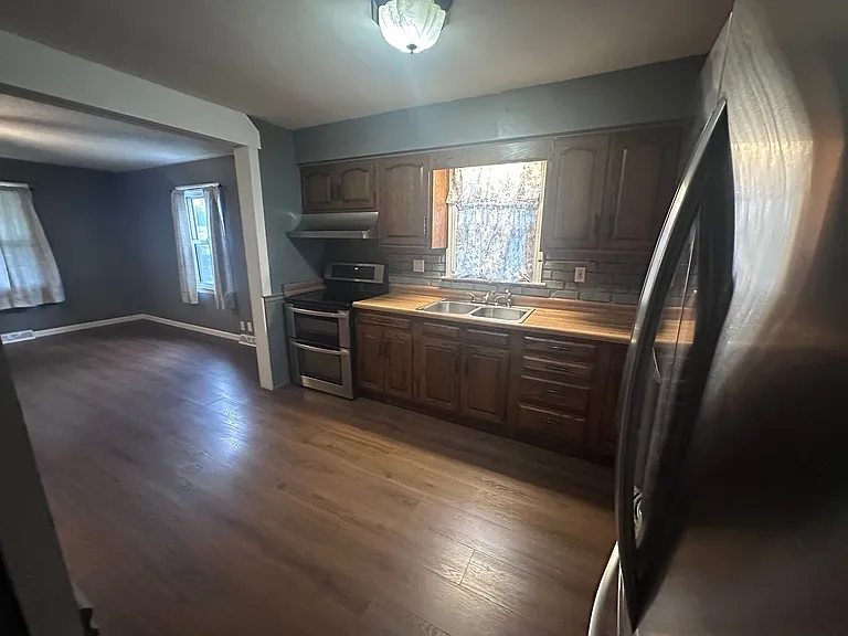 2415 Jerden Ave — Photo 10