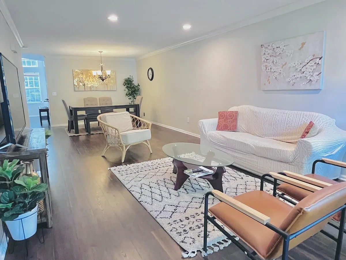 Living Room - 363 Catskill Ct