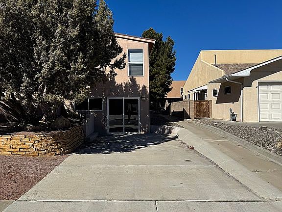 3rd image of 5002 Evergreen Dr