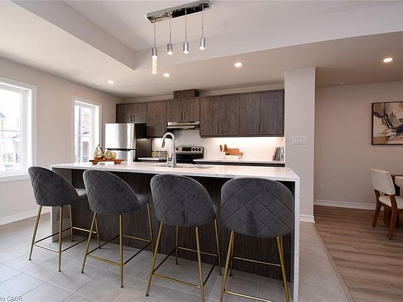5th image of 677 Park Rd N #2