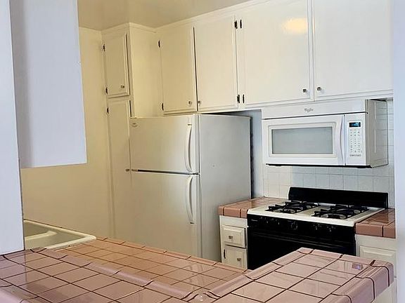 5th image of 2423 4th St #6