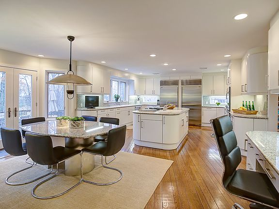 5th image of 42 Woodfield Dr