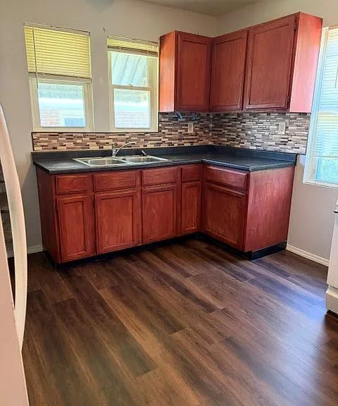 1122 Putnam St — Photo 4