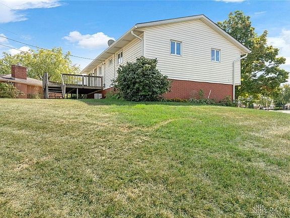 5th image of 906 Blanche Dr