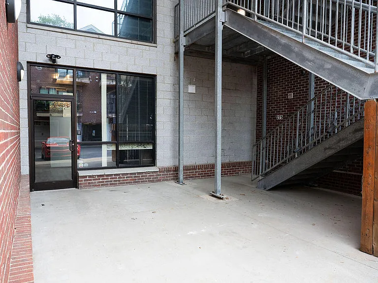 275 S Limestone St #140 — Photo 16