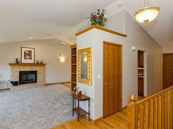 2nd image of 4022 Blue Jay Dr NE