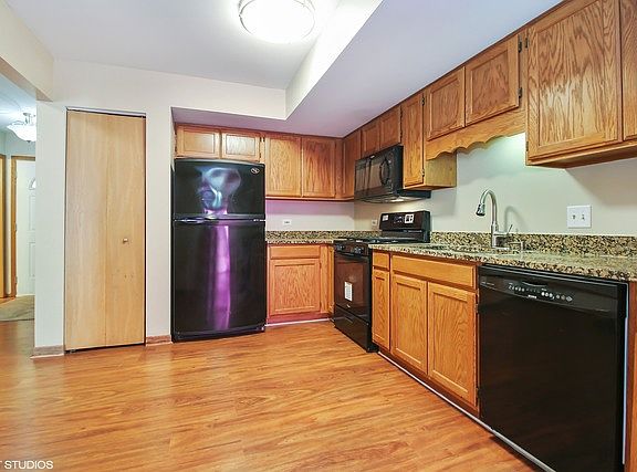 3rd image of 15 Forest Wood Ln #15