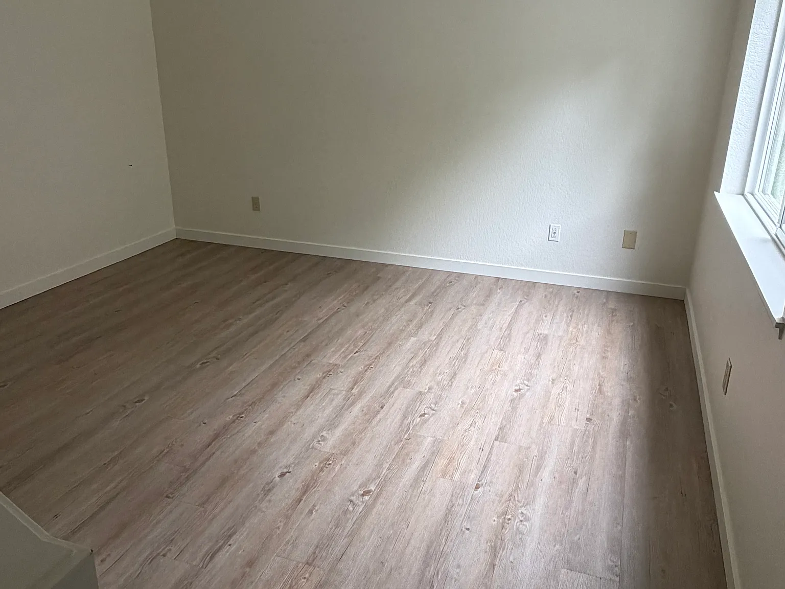 4 bed, 1358 sqft, $2,975 — Photo 2