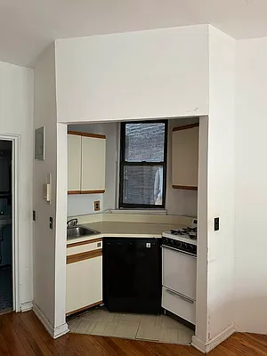 Rented by Eric Goodman Realty Corp | media 9