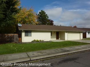 3211 Woodbriar Dr, Medford, OR 97504