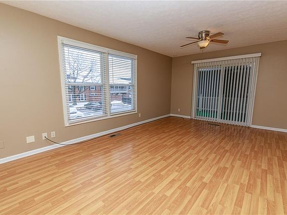 4th image of 2127 Glouchester Dr