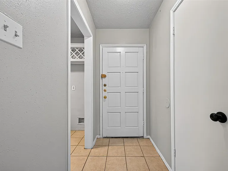 2310 Woodwind Dr — Photo 6