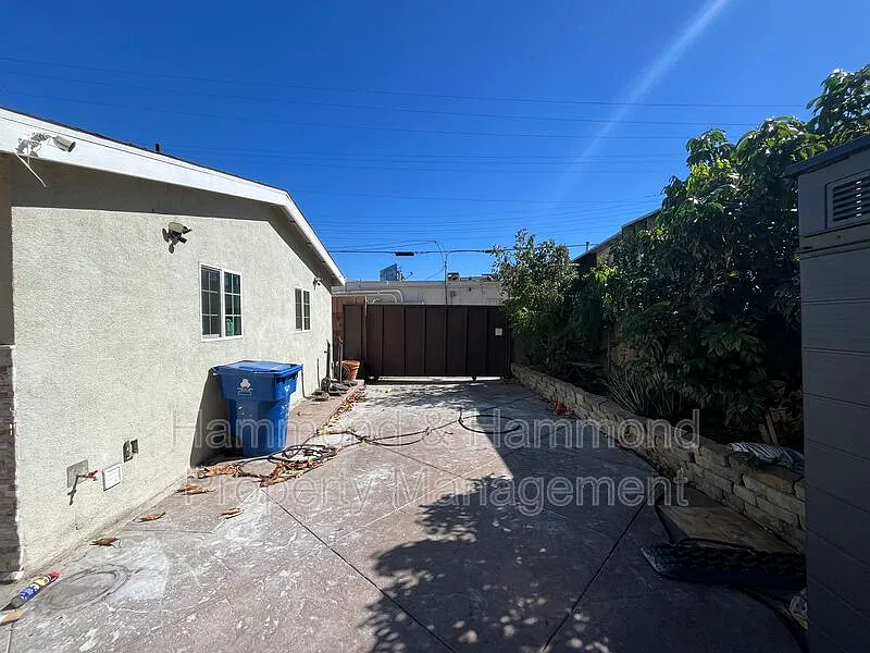 1 bed, 1.0 bath, $2,295 — Photo 2