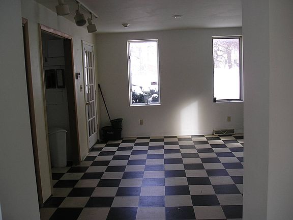 3rd image of 10 Lancaster St