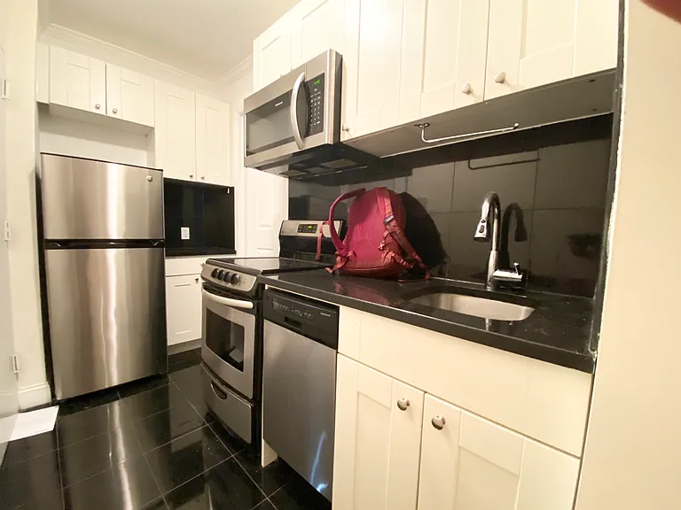 348 E 66th St #2C — Photo 6