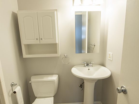 4th image of 2562 Thorndyke Ave W APT 402