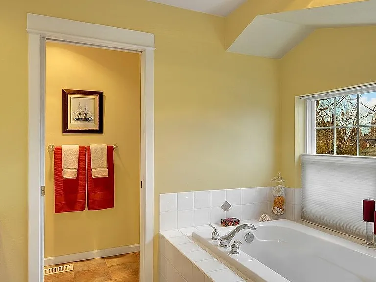 2530 E Madison St #A — Photo 12