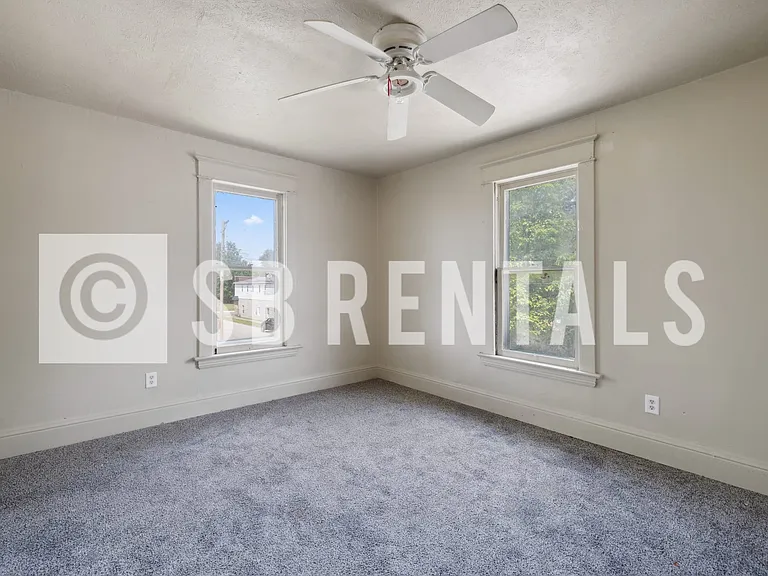 135 E Bowman St — Photo 5