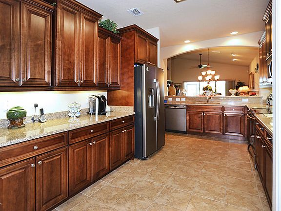 4th image of 3235 Tralee Dr