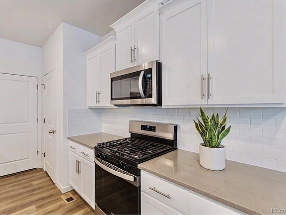 3rd image of 1606 Plata Street