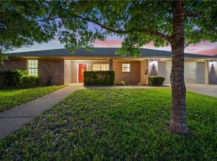 1002 Navajo Trl, Mc Gregor, TX 76657