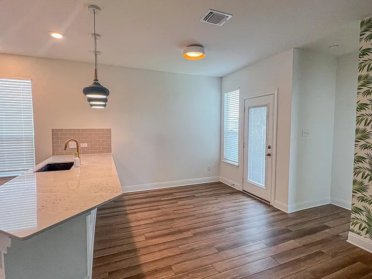 512 Barbary Coast Ln — Photo 9