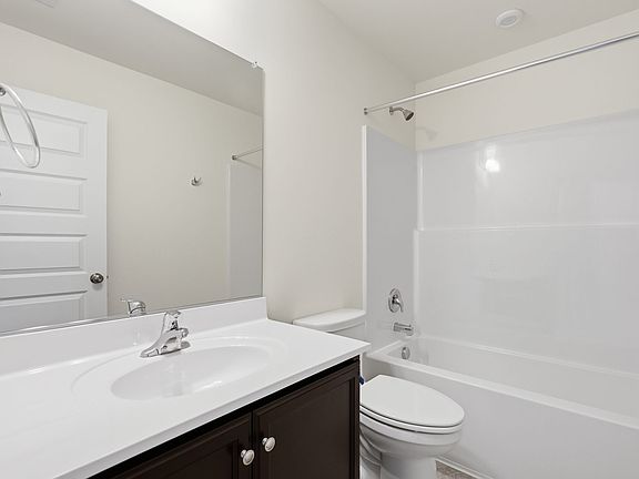 003 HHHunt Homes Haywood First Floor Optional Full Bath