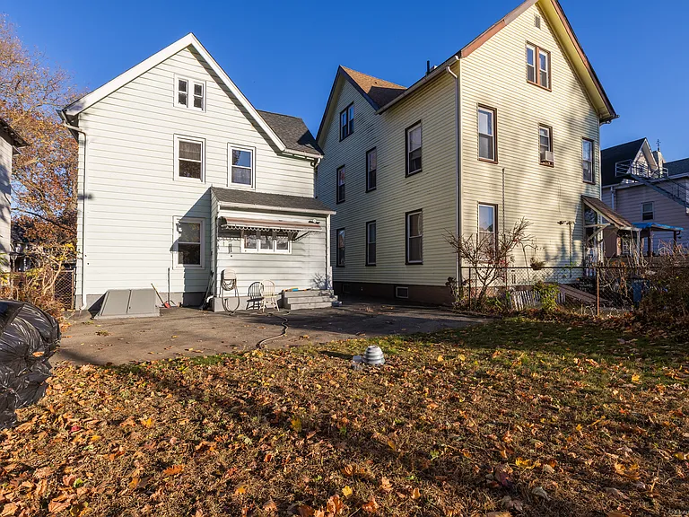 216 Howard Ave — Photo 24