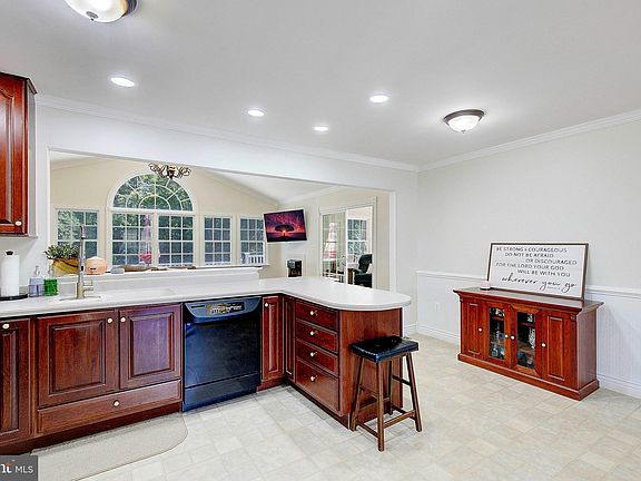 2nd image of 302 Argus Ln