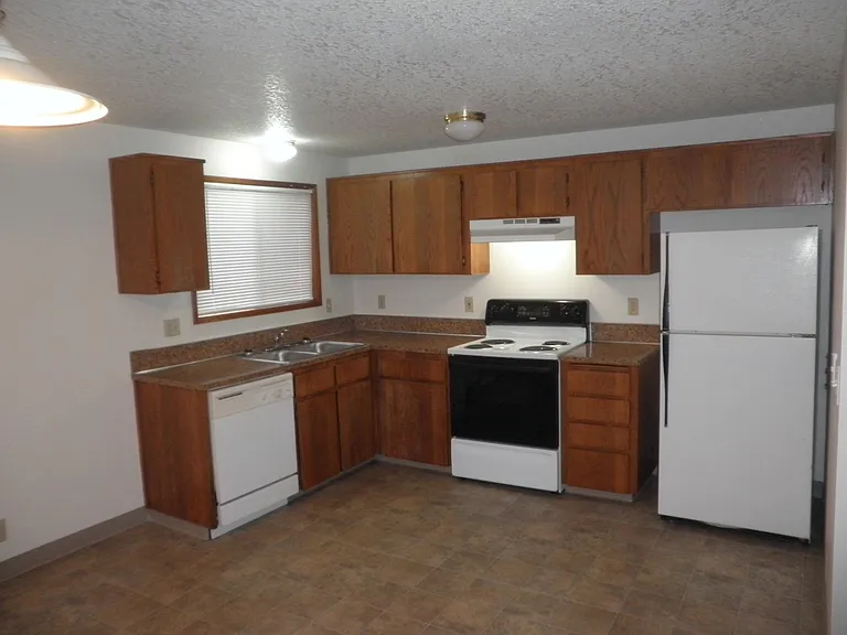 970 SW 178th Pl — Photo 7