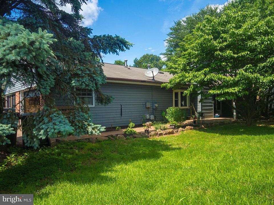 1st image of 592 Meadowbrook Dr