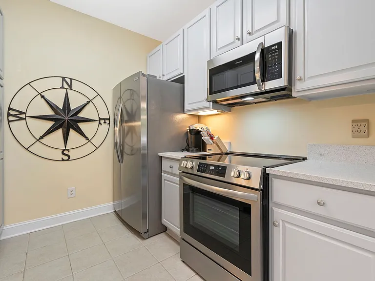 912 Providence Glen Dr — Photo 5
