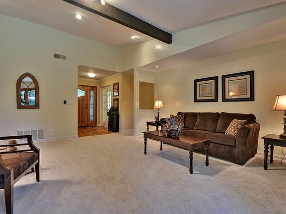 5th image of 337 Manila Dr