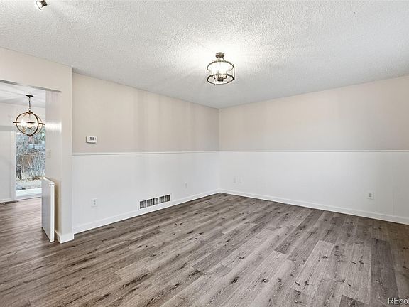 4th image of 1371 Columbine Drive
