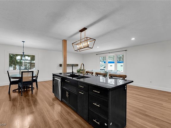 4th image of 2911 Lydia Dr