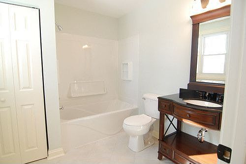 5th image of 263 E Shorewood Dr