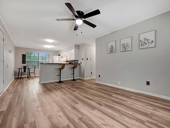 2nd image of 2521 Pearl St APT 502