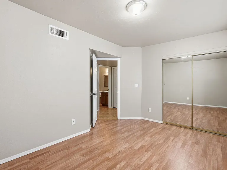 213 W Virginia St — Photo 14