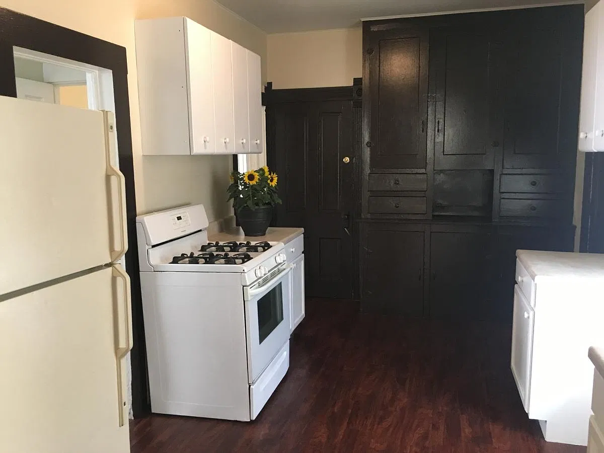 2 bed, 900 sqft, $700 — Photo 1