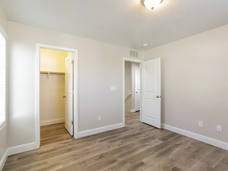 10115 Mayflower Bay Ave — Photo 13