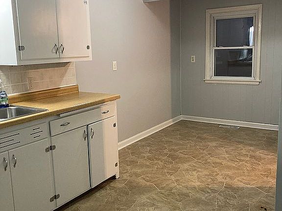Breakfast nook/kitchen
