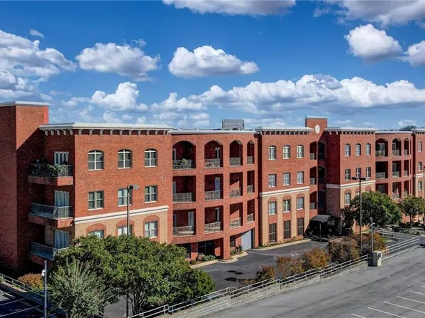 113 N Church St APT 202, Greensboro, NC 27401